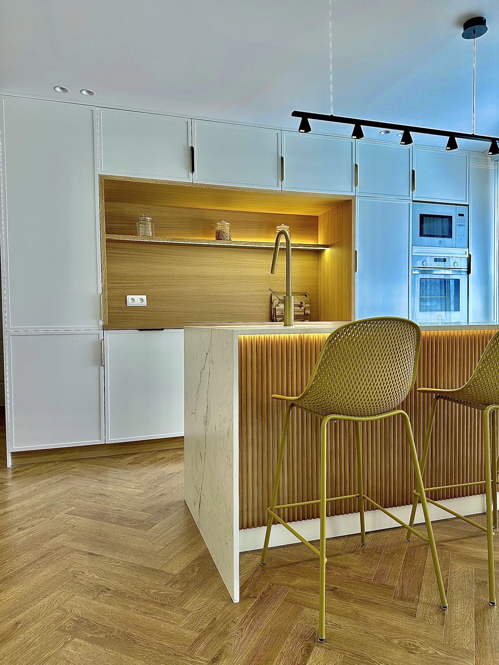 Cocina barra madera vista