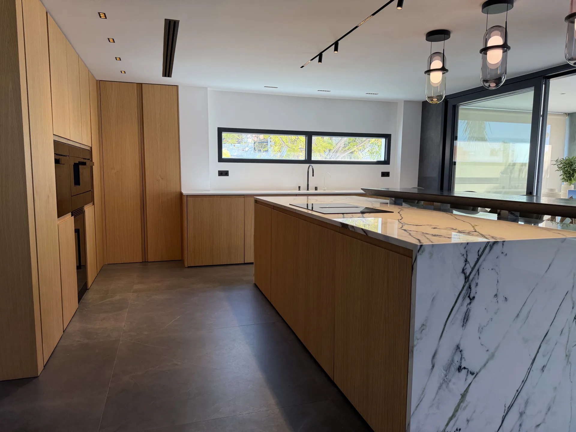 Cocina isla mármol detalle