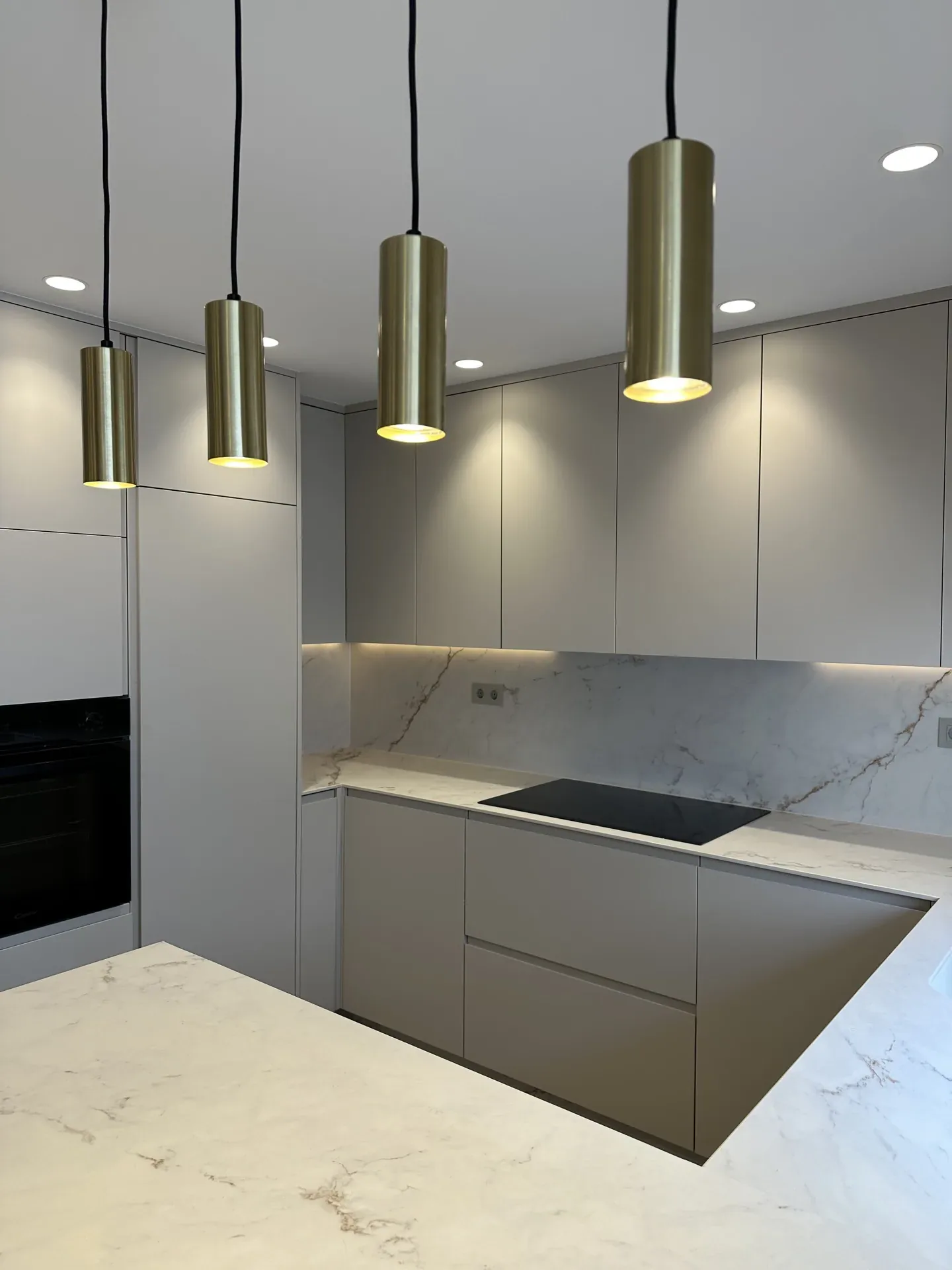 Cocina elegante detalle luminarias