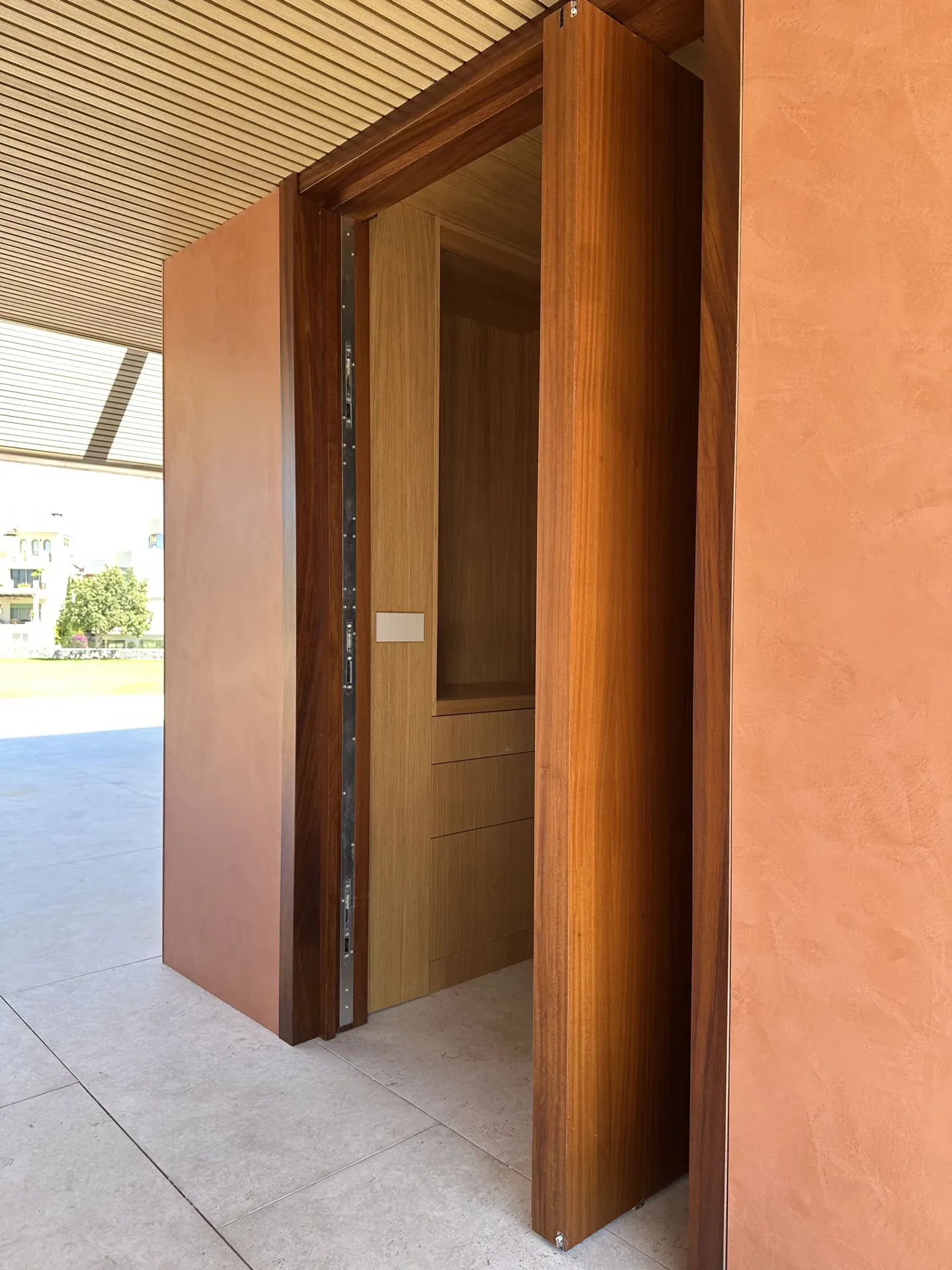 Puerta madera natural