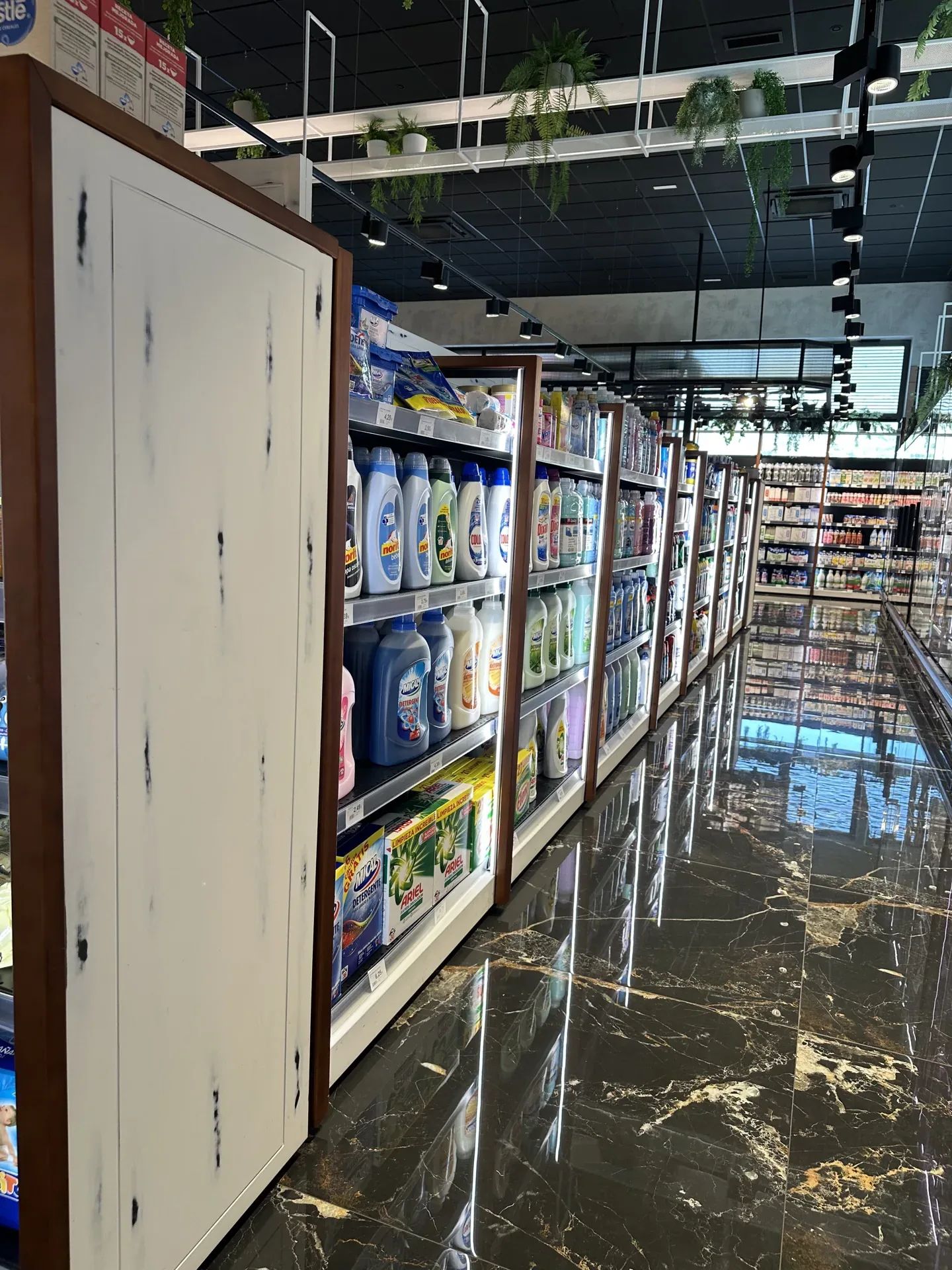 Mobiliario comercial vista 4